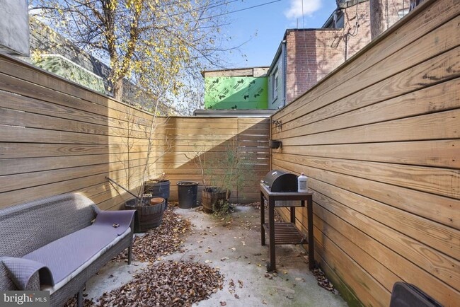 Building Photo - 311 S Washington St