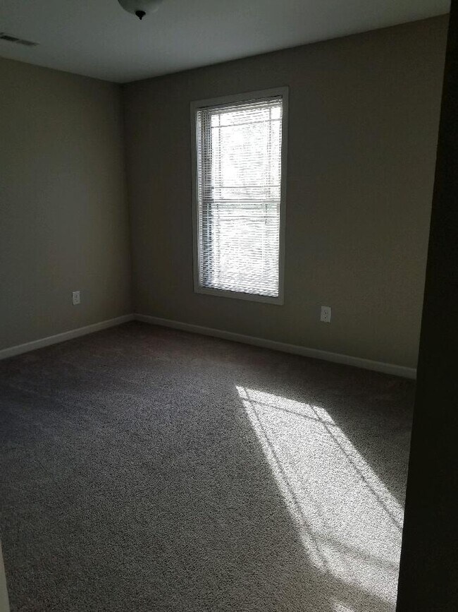 Building Photo - 364 Rock Springs Rd