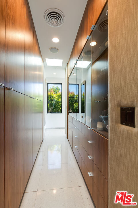 Building Photo - 4233 Shadyglade Ave