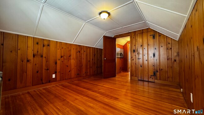 Building Photo - 406 Oakwood Ave