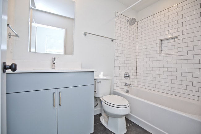 Building Photo - 730 W Stone St