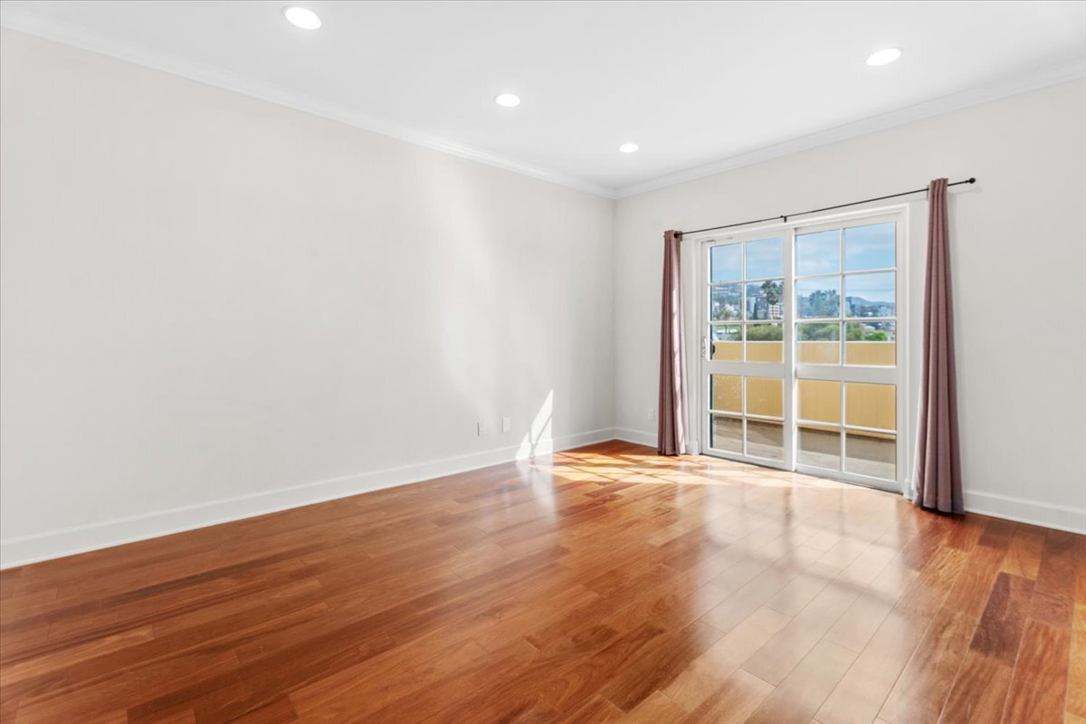 Building Photo - 851 N San Vicente Blvd