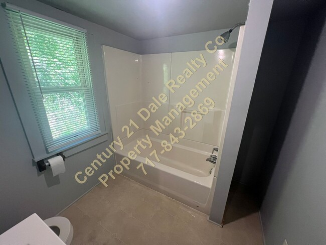 Building Photo - 2 BR, 1 Bath Home in Eastern School District