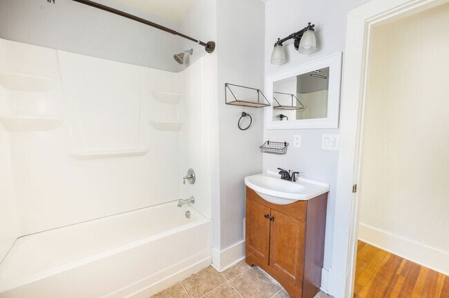 Building Photo - Beautifully updated House in Rivermont