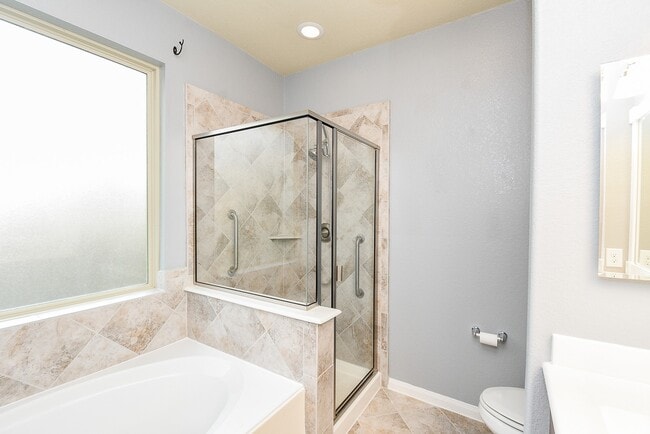 Building Photo - 2826 Whitman Dr