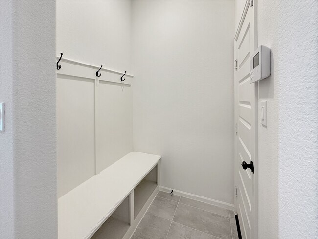 Building Photo - 5603 Ash Vly Dr