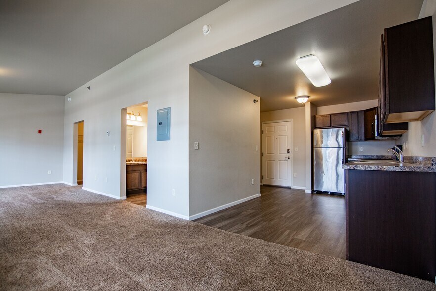 Building Photo - Creekside at Osgood Apartments