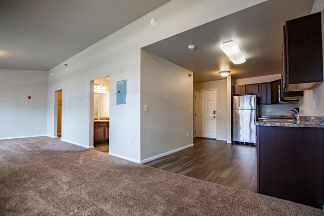 Building Photo - Creekside at Osgood Apartments
