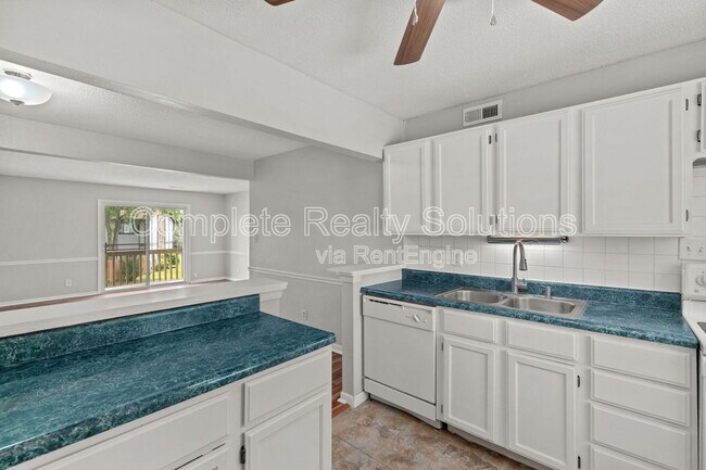 Building Photo - 2042 Gascony Parc Dr