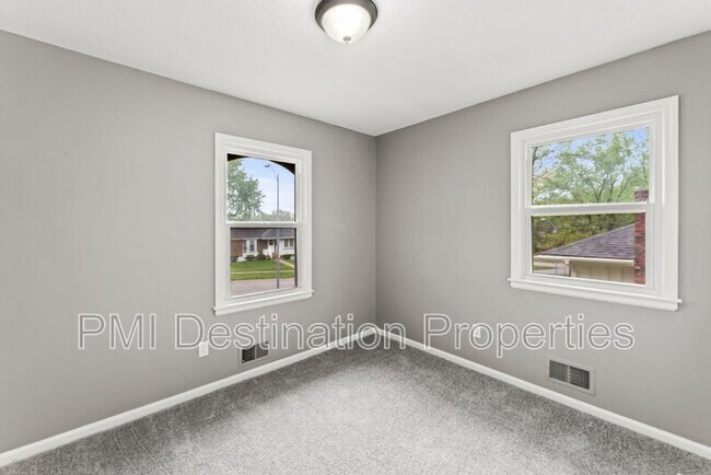 Building Photo - 12012 E 56 St