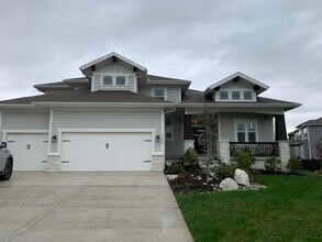 Building Photo - Modern 4BR 3.5 BA w/ Covered Lanai + Community Pool + Dedicated Office in Olathe