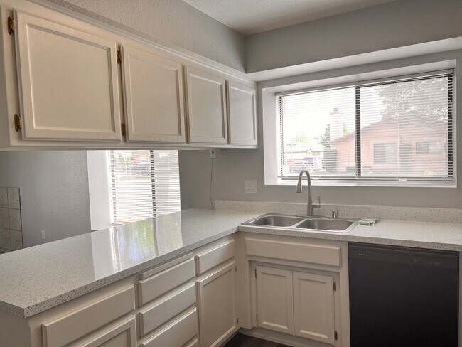 Building Photo - 8600 Lyn River Ct