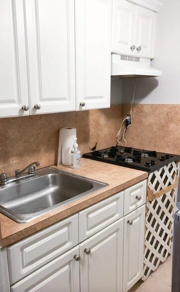 Building Photo - 241 S Royal Poinciana Blvd