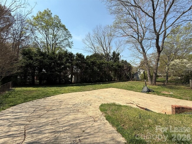 Building Photo - 851 Fieldstone Rd