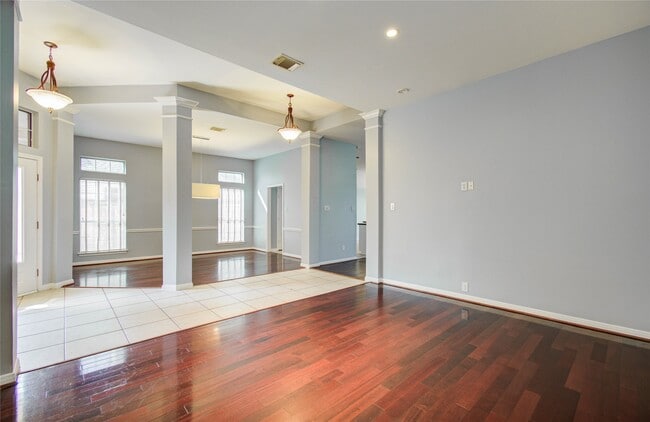 Building Photo - 14731 Raven Hollow Ln