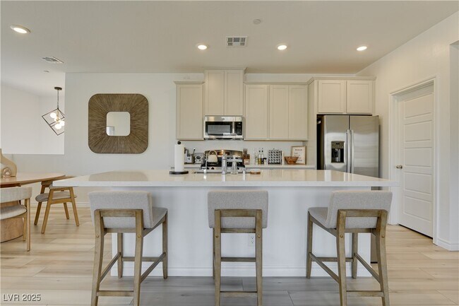 Building Photo - 600 Carriage Hill Dr