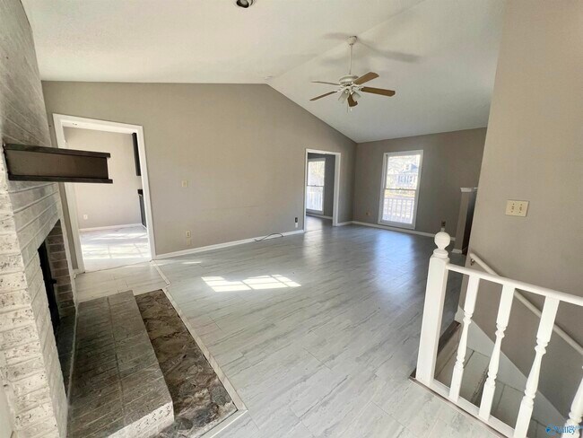 Building Photo - 704 Captiva Ct SE