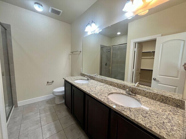 Building Photo - Fabulous Townhome in New Braunfels 3/2.5 ~ Minutes from Gruene ~ Move in Ready!