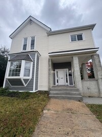 Building Photo - Historic Charm Meets Modern Living – Steps from Downtown Bristol!