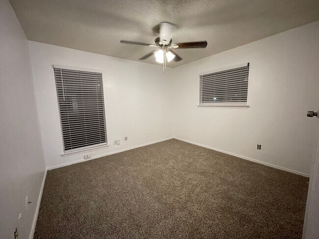 Building Photo - 2422-2424 Sherry Street