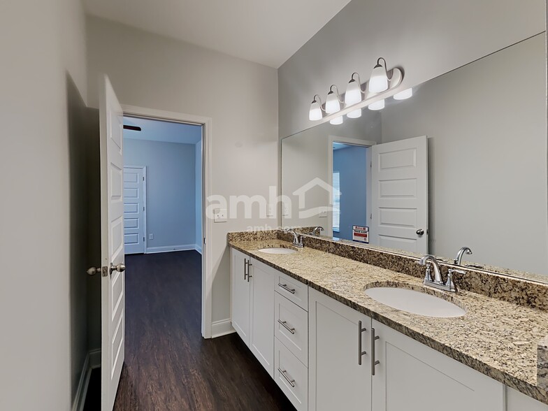 Building Photo - 5327 Tupelo St