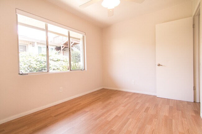 Building Photo - Charming 1br/1ba with Mid Century Touches in Ocean Beach/Point Loma