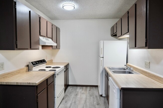 Building Photo - Avendale Pointe Apartments