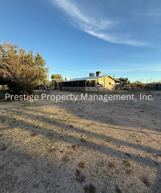 Building Photo - 3BD 2BA Waiting for You to Call Home!!