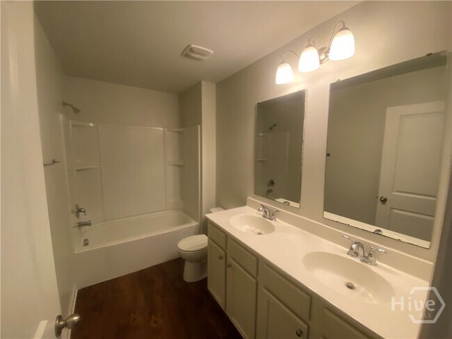 Building Photo - 654 Hogan Dr