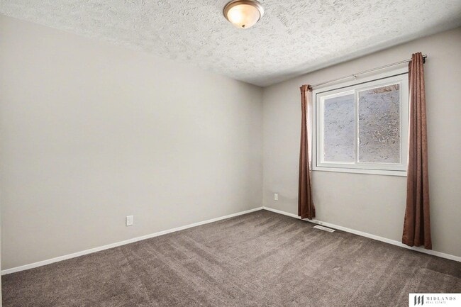 Building Photo - 1009 Willow Ave