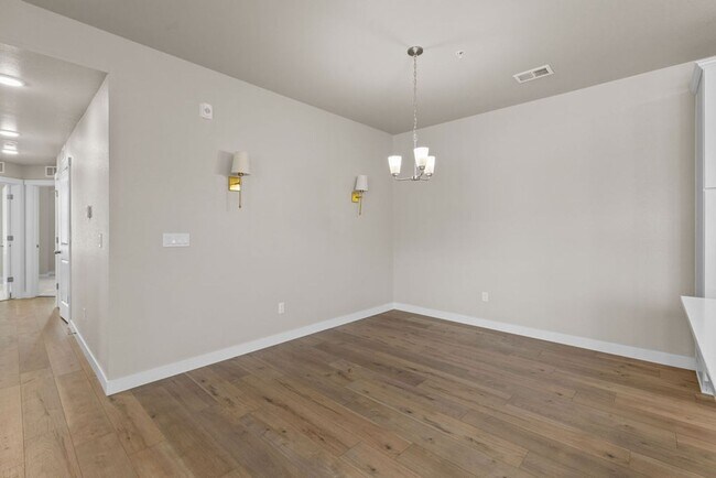 Building Photo - 2 Bedroom 2 Bathroom Ground Floor Townhome in Centerra