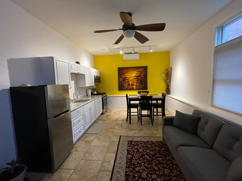 Living/dining - 140 Church St