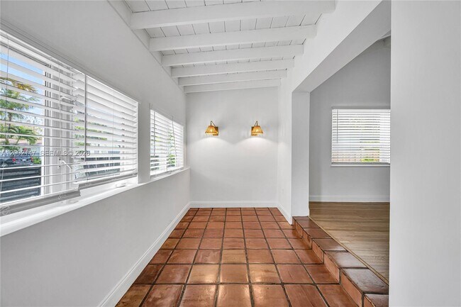 Building Photo - 429 NE 73rd St