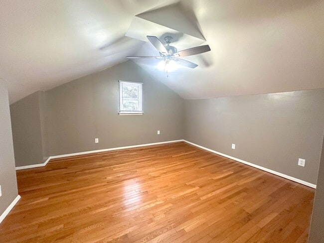 Building Photo - 3 bedroom 2 bath