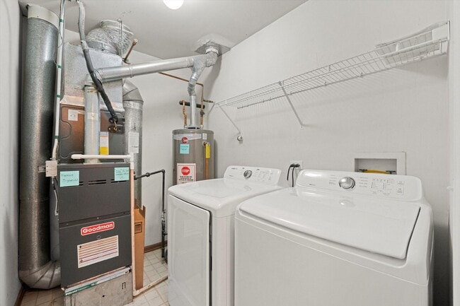 Building Photo - 2-Bedroom Townhouse in Waukegan - Gurnee School District