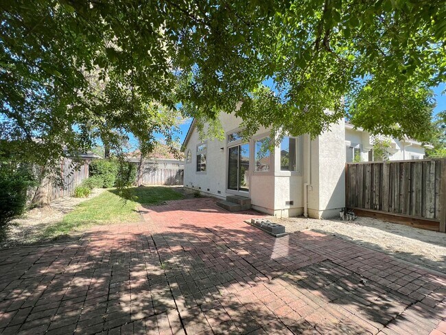 Building Photo - 3 Bedroom, 2 Bathroom Popular North Napa Rancho Las Flores Area