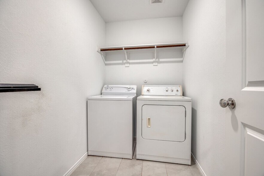 Building Photo - 5421 Rockrose Ln