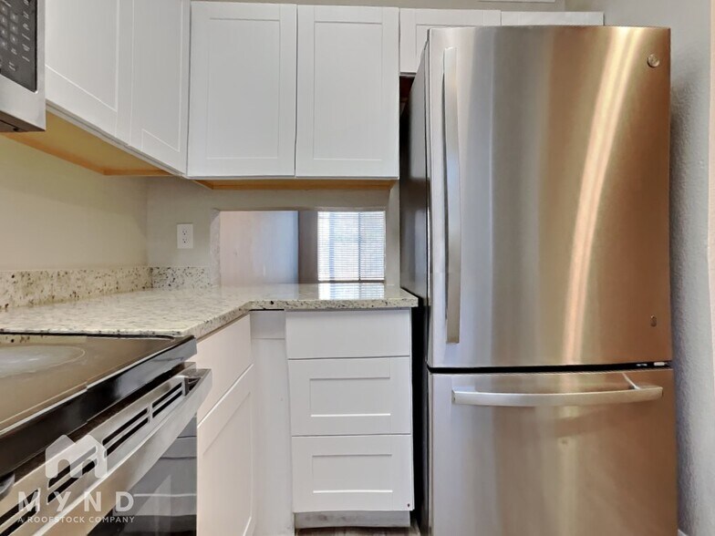 Building Photo - 7801 N 44th Dr