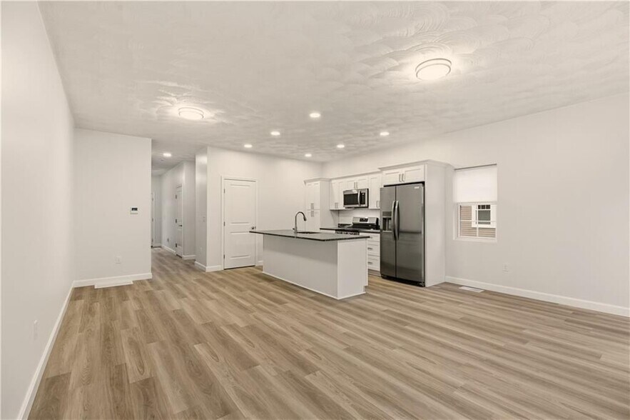 Building Photo - 47 Windsor Rd