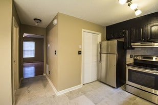 Building Photo - 1610 18th Ave NE