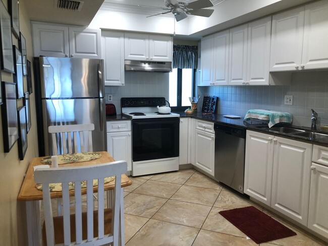 Building Photo - Venice, FL 2BR/2BA Condo in a Gated, Gulf ...