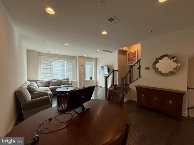 Building Photo - 6611 Eames Wy