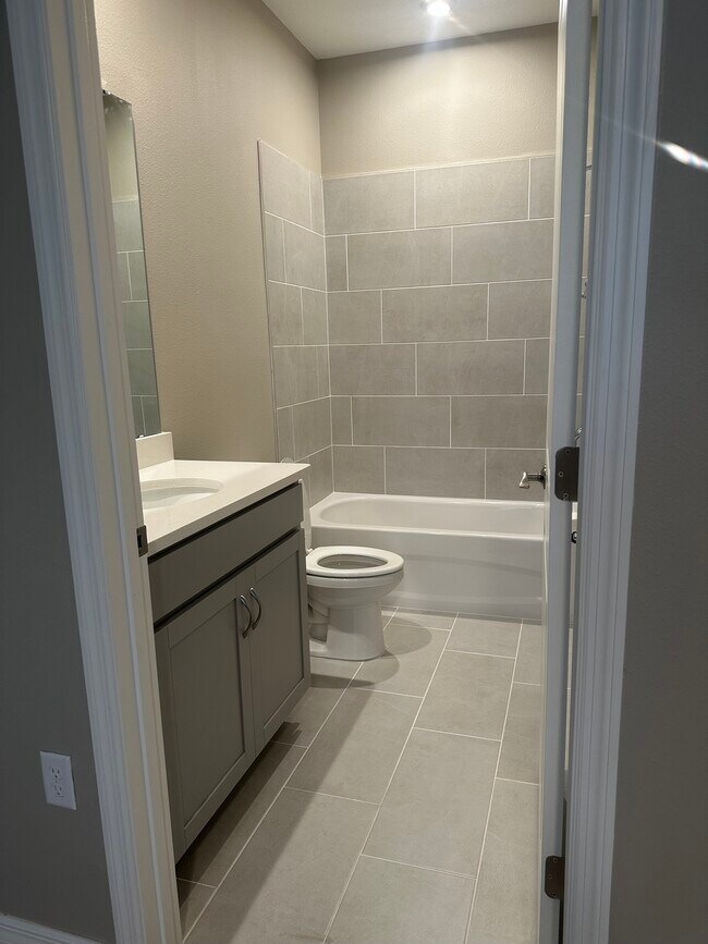 Building Photo - 1300 Plumbago Ct