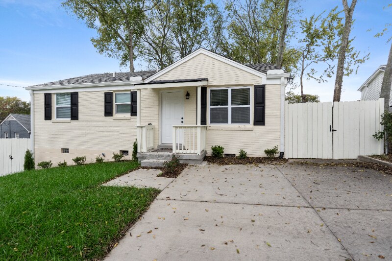 Building Photo - 1808 26th Ave N