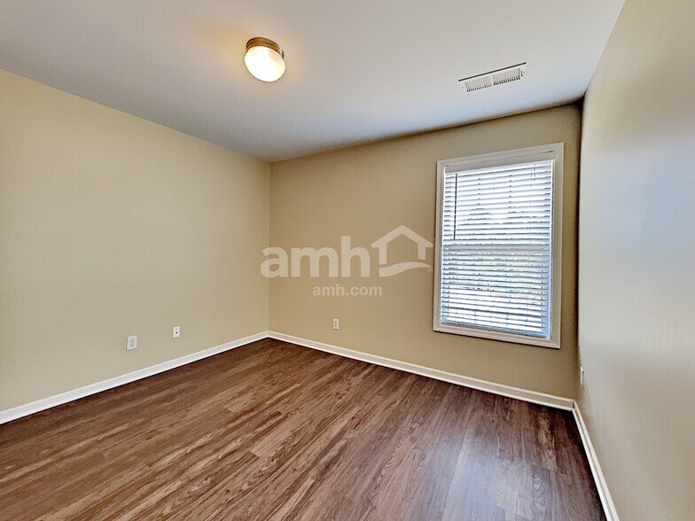 Building Photo - 6078 Lancelot Ln