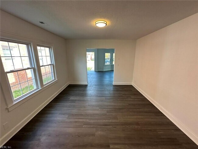 Building Photo - 131 Chesterfield Rd