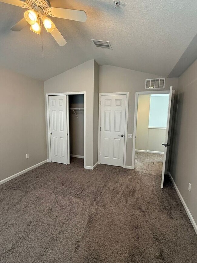 Building Photo - 3BR 2BA w/ Screened Patio + Pool/Gym Access in Gated Villa Serena