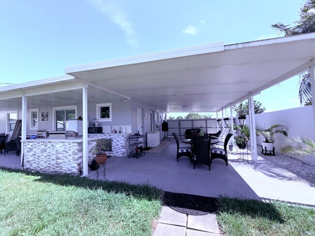 Building Photo - 9235 SW 41st St