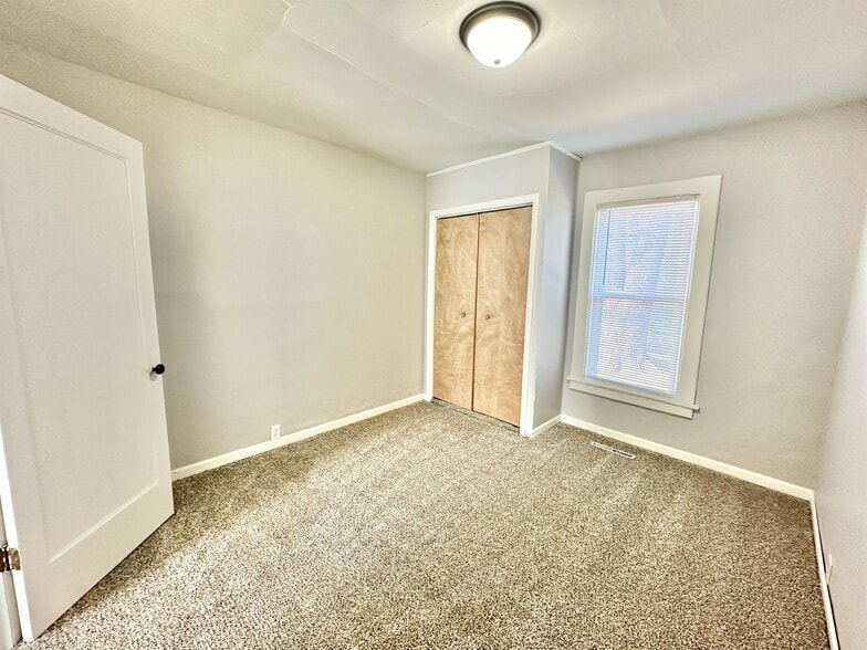 Building Photo - 1023 Hackett St