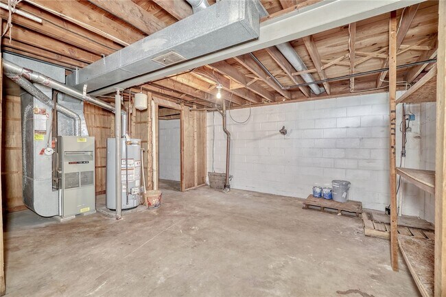 Building Photo - 16 Pauline Cir